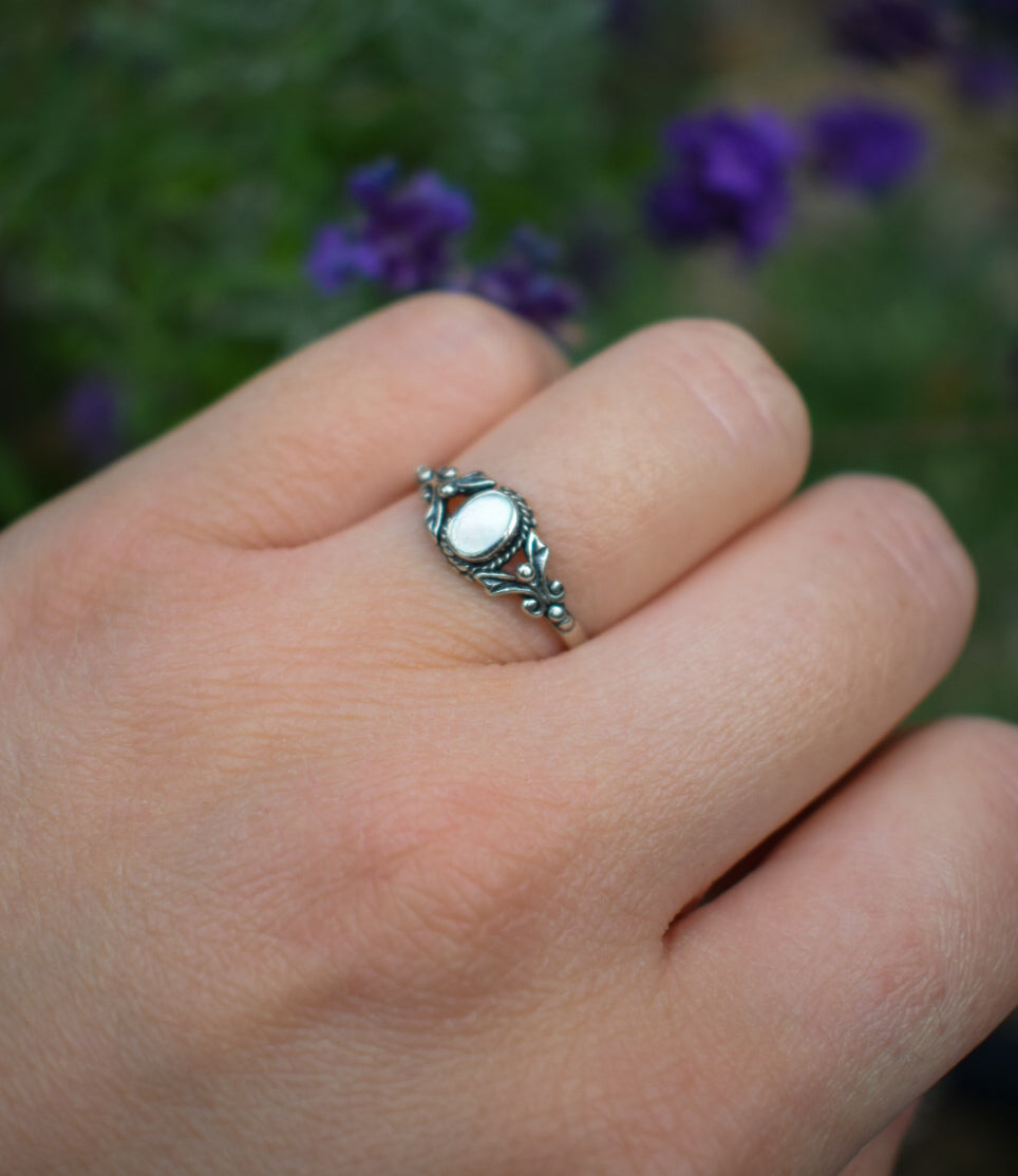 Mother Of Pearl Ring Size L
