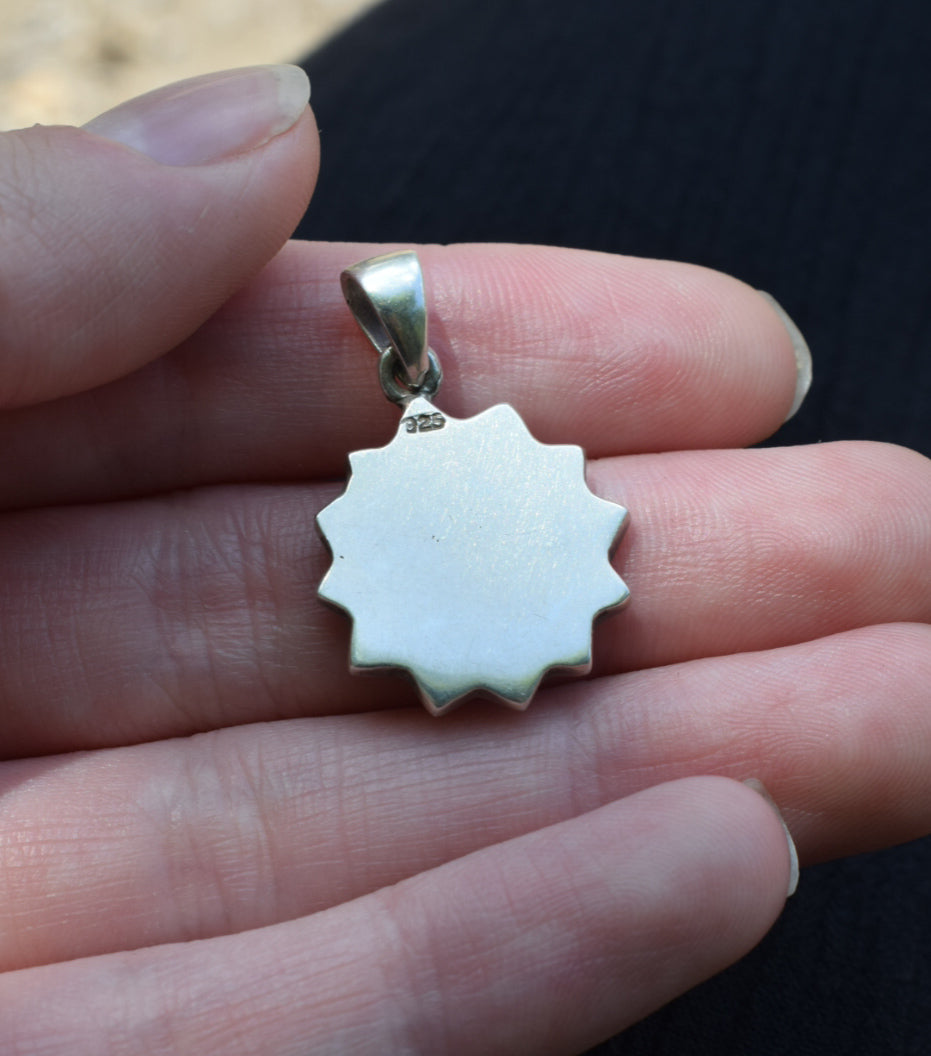 Mother of Pearl Daisy Necklace