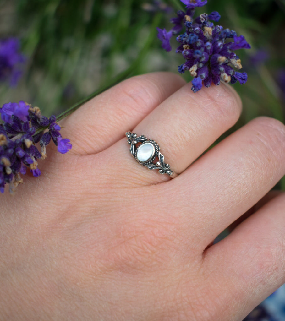 Mother Of Pearl Ring Size L