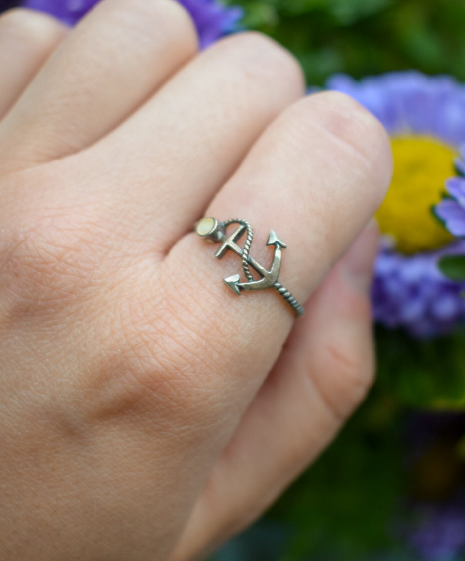 Mother of Pearl Anchor Ring Size O