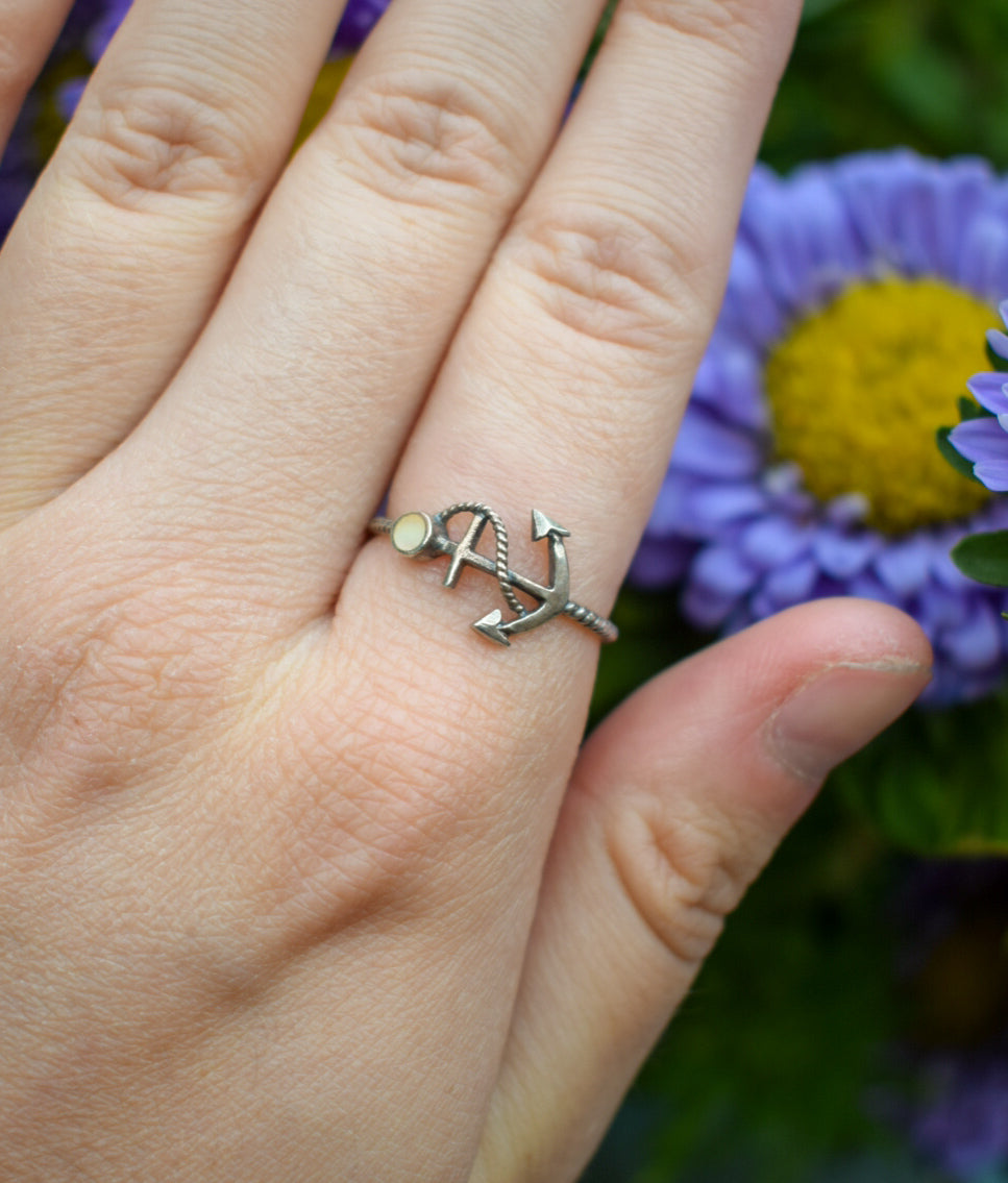 Mother of Pearl Anchor Ring Size O