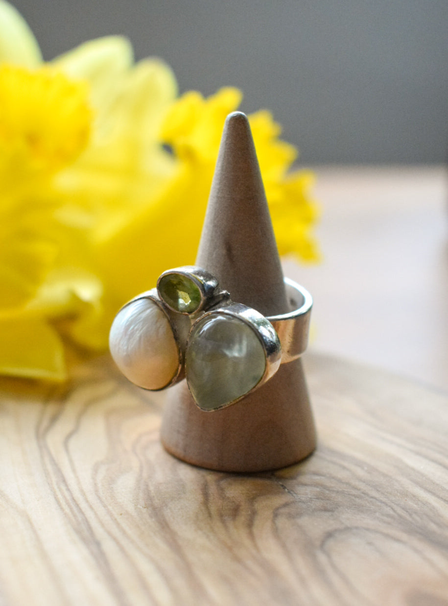 Quartz Pearl and Peridot Ring